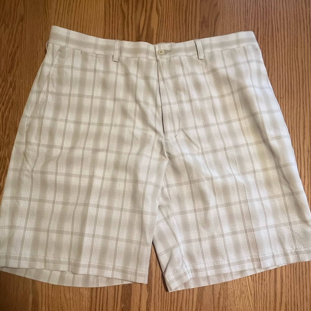 NWT PGA Tour Golf Shorts Mens 38 White Tan Plaid Flat Front- MSRP $50
